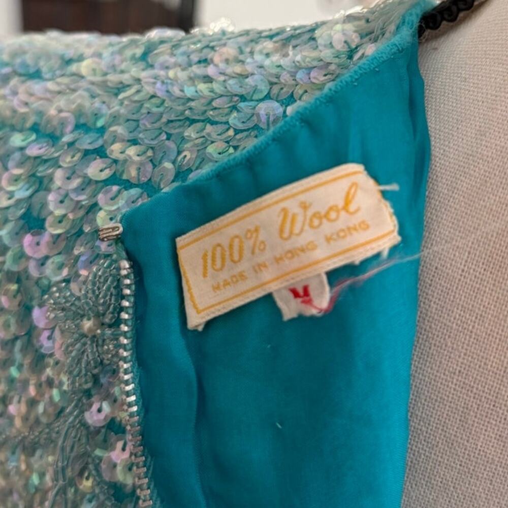 Vintage 60s Aqua Blue Wool Beaded Scallop Floral Dangle Sleeveless Shell Tank - Picture 4 of 7